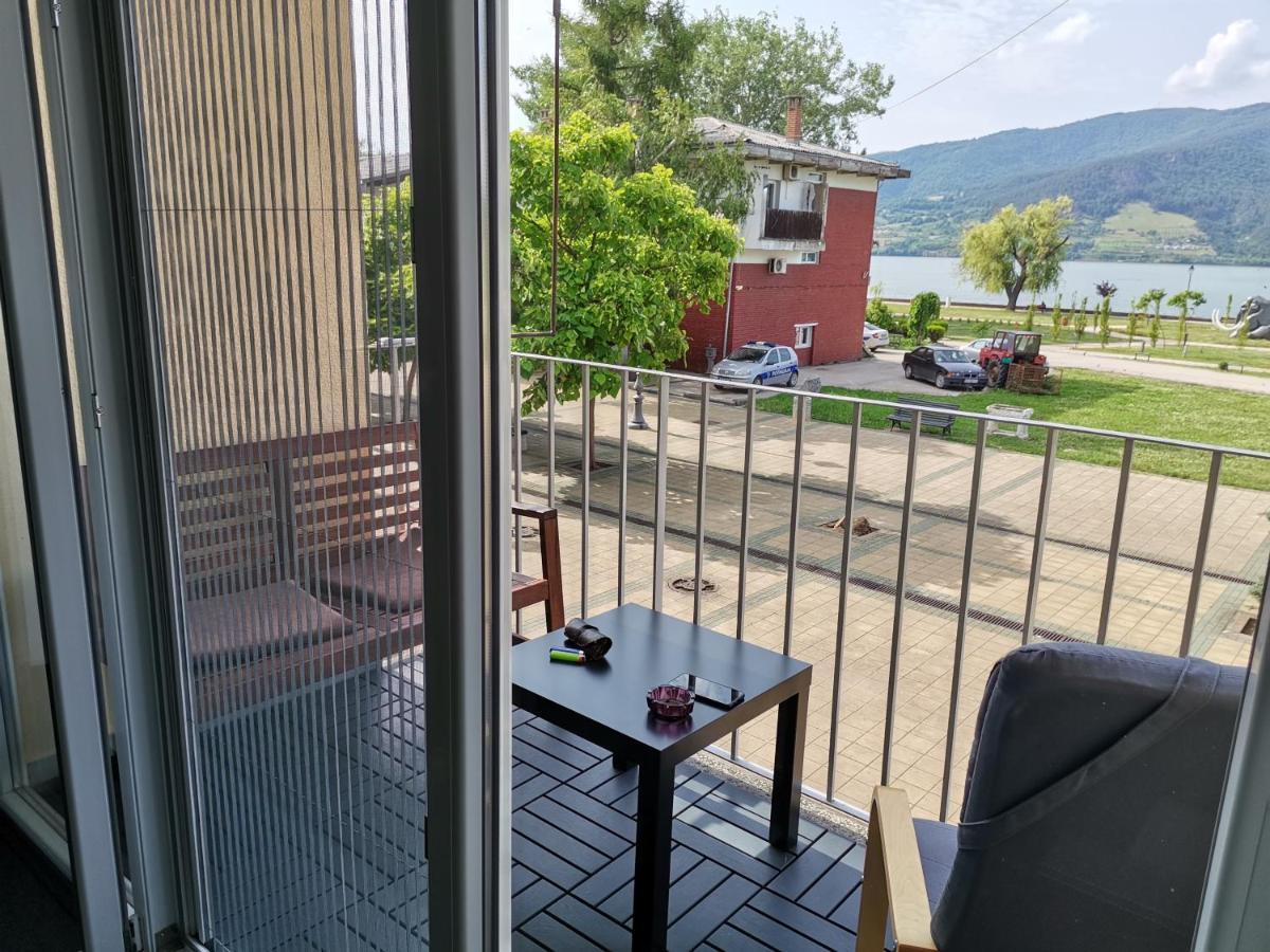 Apartman Terassa Donji Milanovac Eksteriør bilde